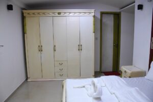 Apartment Hotel In Kandivali Borivali East